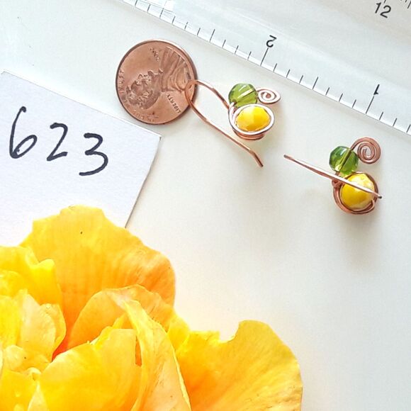 artisan earrings 623#mfs small dainty yellow Czech green bead leaf threader on c - Picture 3 of 4